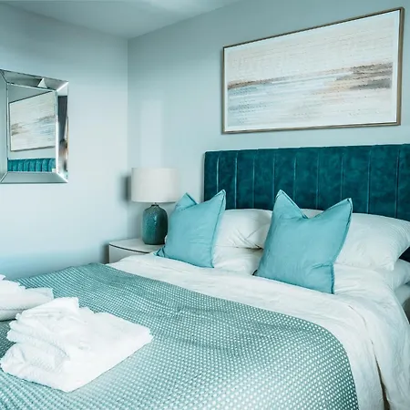 The International Seafront Apartment *