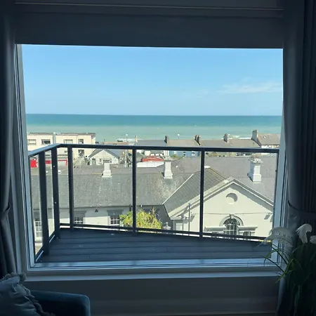 Apartment The International Seafront *