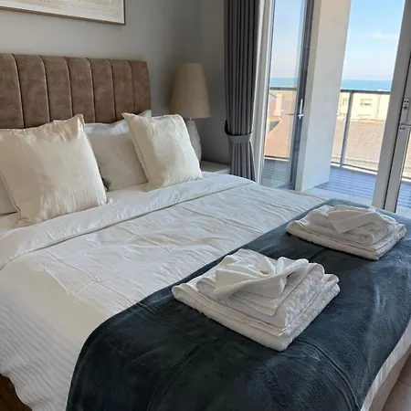 The International Seafront Apartment